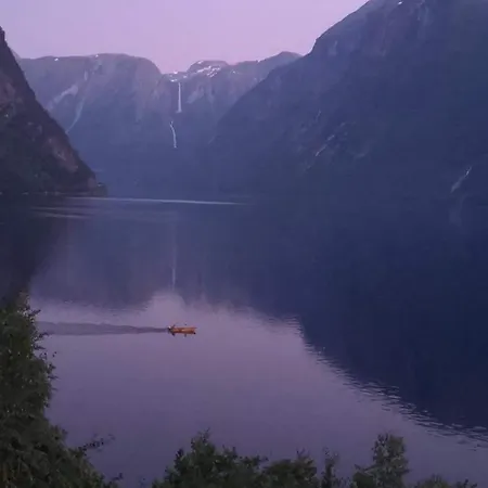 Iris Vedal אתר קמפינג