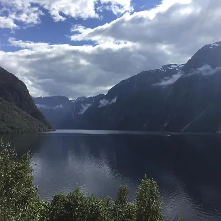Campsite Iris Vedal Nauste