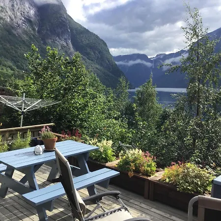 Iris Vedal مكان تخييم Nauste