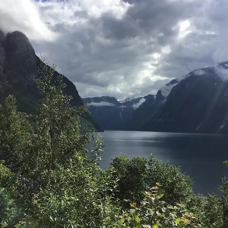 Iris Vedal אתר קמפינג *