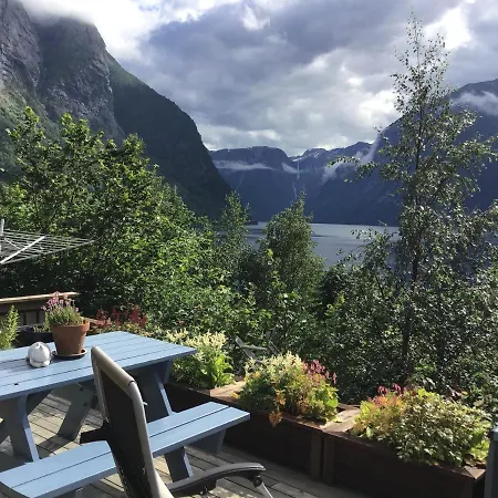 אתר קמפינג Iris Vedal