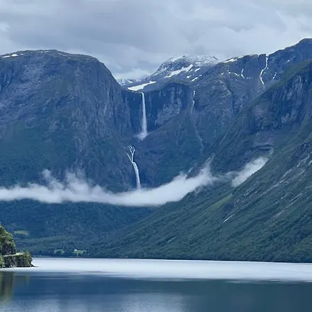 Campsite Iris Vedal