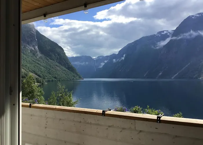 Iris Vedal Кемпинг Nauste