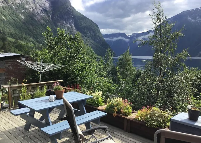 Iris Vedal Camping Nauste