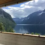 Iris Vedal 营地 Nauste