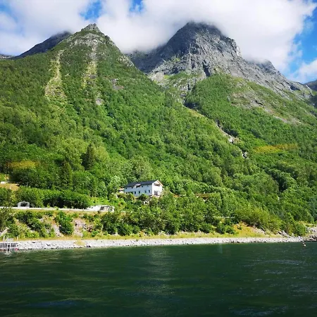 Iris Vedal Øverås